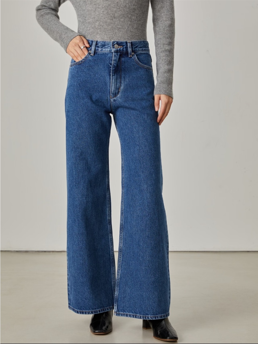 Organic Cotton Bella Stretch Relaxed Straight Jeans-Size 25 Obsidian Blue